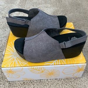 Cute black/grey platform wedges